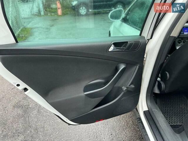 Білий Фольксваген Пассат, об'ємом двигуна 2 л та пробігом 238 тис. км за 6990 $, фото 8 на Automoto.ua