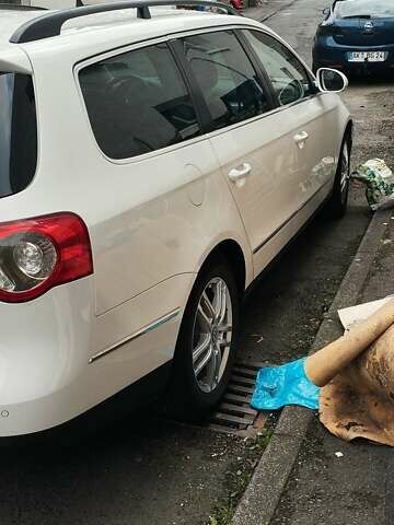 Белый Фольксваген Пассат, объемом двигателя 2 л и пробегом 266 тыс. км за 7000 $, фото 3 на Automoto.ua