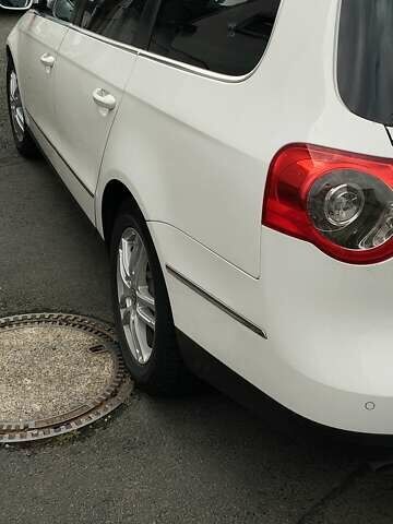 Белый Фольксваген Пассат, объемом двигателя 2 л и пробегом 266 тыс. км за 7000 $, фото 2 на Automoto.ua