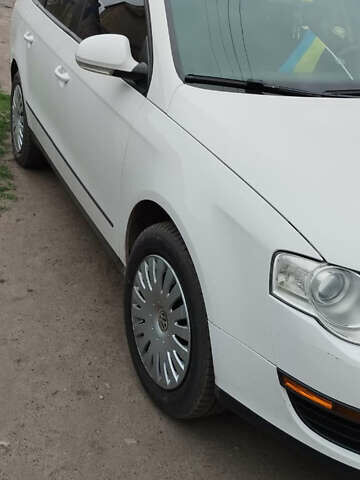 Белый Фольксваген Пассат, объемом двигателя 1.8 л и пробегом 234 тыс. км за 6900 $, фото 1 на Automoto.ua