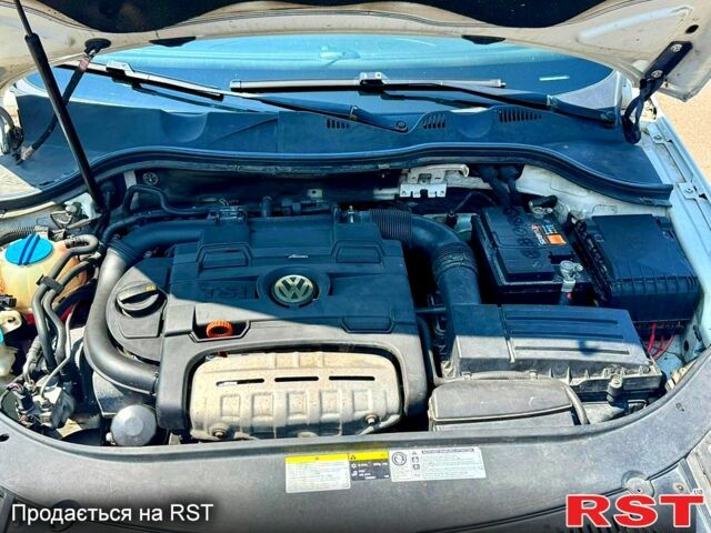 Білий Фольксваген Пассат, об'ємом двигуна 1.4 л та пробігом 325 тис. км за 4999 $, фото 1 на Automoto.ua