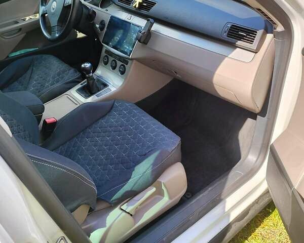 Білий Фольксваген Пассат, об'ємом двигуна 1.8 л та пробігом 228 тис. км за 7000 $, фото 3 на Automoto.ua