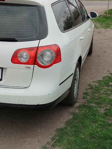 Белый Фольксваген Пассат, объемом двигателя 1.8 л и пробегом 234 тыс. км за 6900 $, фото 2 на Automoto.ua