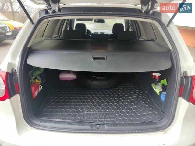 Белый Фольксваген Пассат, объемом двигателя 1.6 л и пробегом 227 тыс. км за 7500 $, фото 7 на Automoto.ua