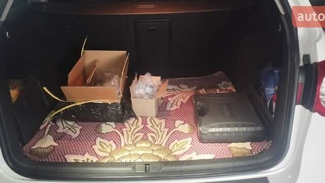 Белый Фольксваген Пассат, объемом двигателя 2 л и пробегом 266 тыс. км за 7000 $, фото 6 на Automoto.ua