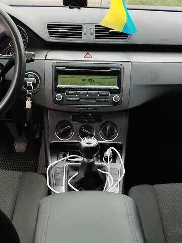 Белый Фольксваген Пассат, объемом двигателя 1.8 л и пробегом 234 тыс. км за 6900 $, фото 7 на Automoto.ua