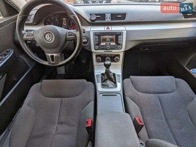 Белый Фольксваген Пассат, объемом двигателя 2 л и пробегом 300 тыс. км за 8500 $, фото 12 на Automoto.ua