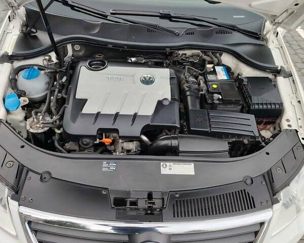 Белый Фольксваген Пассат, объемом двигателя 1.97 л и пробегом 209 тыс. км за 8950 $, фото 4 на Automoto.ua