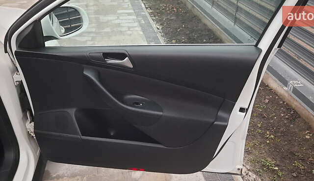 Белый Фольксваген Пассат, объемом двигателя 1.97 л и пробегом 370 тыс. км за 7900 $, фото 7 на Automoto.ua