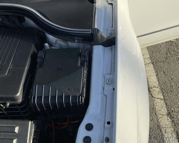 Белый Фольксваген Пассат, объемом двигателя 1.8 л и пробегом 130 тыс. км за 8800 $, фото 25 на Automoto.ua