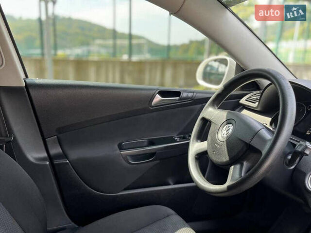 Белый Фольксваген Пассат, объемом двигателя 1.97 л и пробегом 290 тыс. км за 6600 $, фото 13 на Automoto.ua