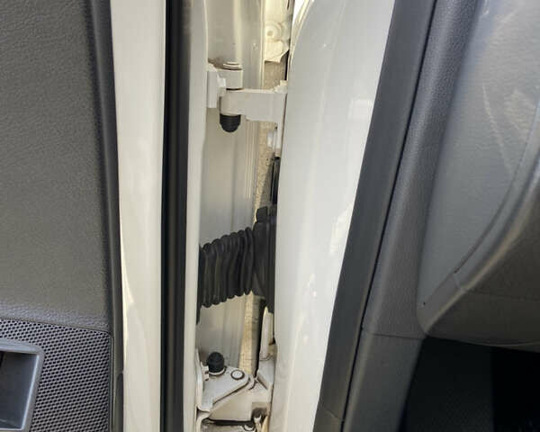 Белый Фольксваген Пассат, объемом двигателя 1.8 л и пробегом 130 тыс. км за 8800 $, фото 15 на Automoto.ua