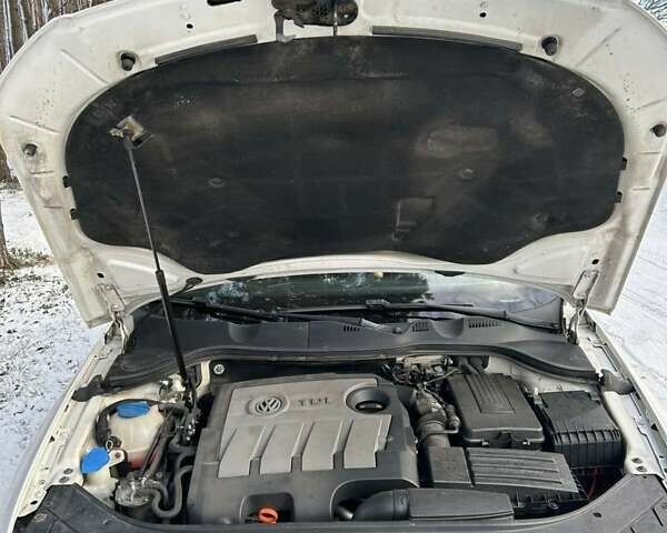 Білий Фольксваген Пассат, об'ємом двигуна 1.6 л та пробігом 285 тис. км за 6999 $, фото 17 на Automoto.ua