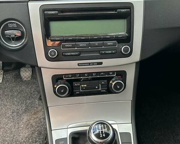 Білий Фольксваген Пассат, об'ємом двигуна 1.6 л та пробігом 285 тис. км за 6999 $, фото 11 на Automoto.ua