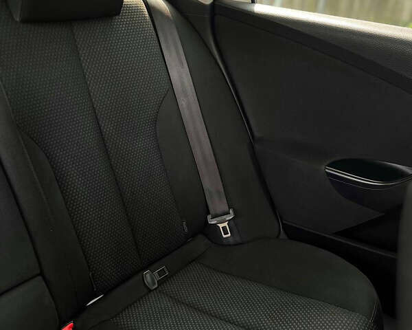 Белый Фольксваген Пассат, объемом двигателя 1.97 л и пробегом 290 тыс. км за 6600 $, фото 17 на Automoto.ua