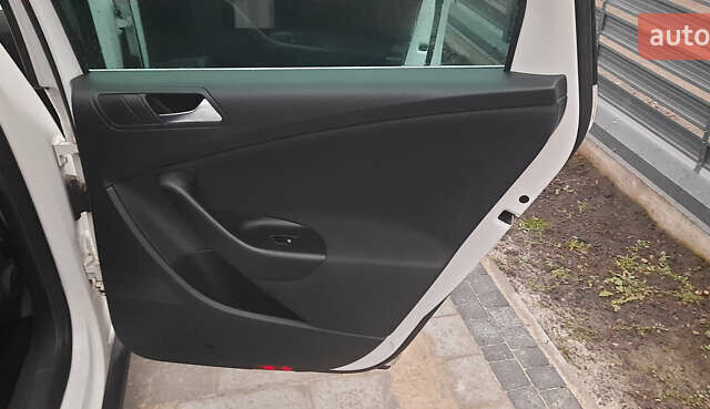 Белый Фольксваген Пассат, объемом двигателя 1.97 л и пробегом 370 тыс. км за 7900 $, фото 9 на Automoto.ua