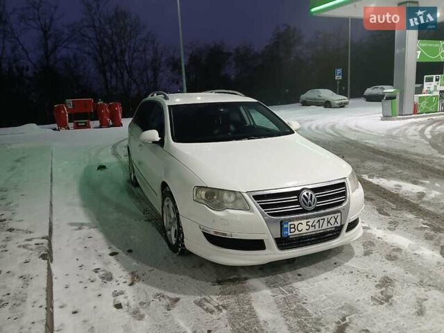 Білий Фольксваген Пассат, об'ємом двигуна 2 л та пробігом 256 тис. км за 7999 $, фото 1 на Automoto.ua
