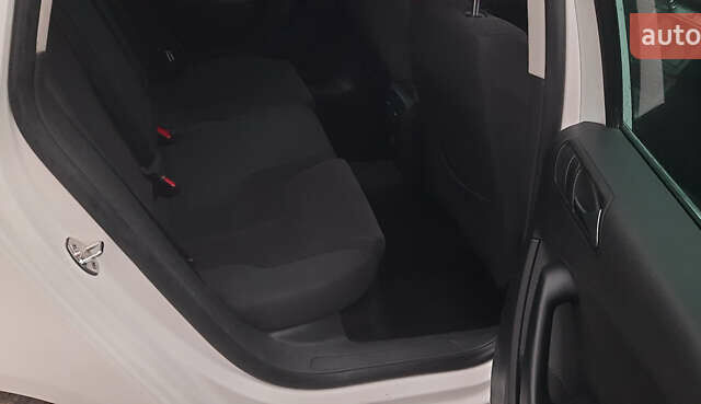 Белый Фольксваген Пассат, объемом двигателя 1.97 л и пробегом 370 тыс. км за 7900 $, фото 10 на Automoto.ua