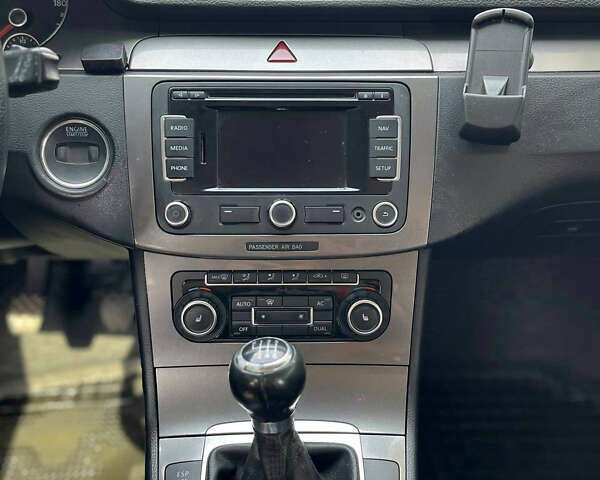 Белый Фольксваген Пассат, объемом двигателя 1.97 л и пробегом 290 тыс. км за 6600 $, фото 15 на Automoto.ua