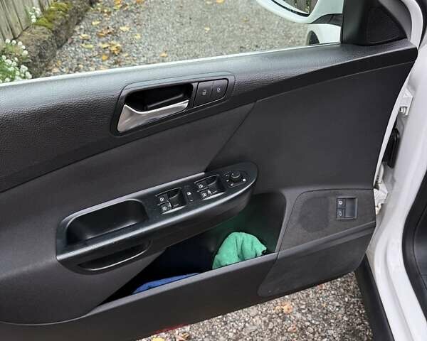 Белый Фольксваген Пассат, объемом двигателя 1.39 л и пробегом 174 тыс. км за 7500 $, фото 21 на Automoto.ua