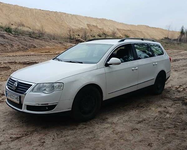 Белый Фольксваген Пассат, объемом двигателя 1.97 л и пробегом 321 тыс. км за 10000 $, фото 8 на Automoto.ua