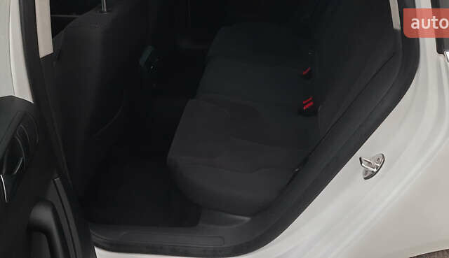 Белый Фольксваген Пассат, объемом двигателя 1.97 л и пробегом 370 тыс. км за 7900 $, фото 13 на Automoto.ua