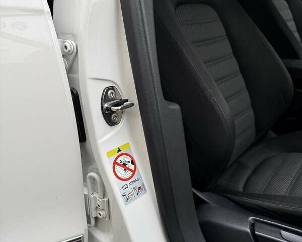 Белый Фольксваген Пассат, объемом двигателя 1.39 л и пробегом 174 тыс. км за 7500 $, фото 10 на Automoto.ua