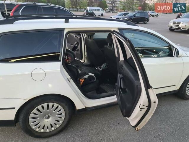 Белый Фольксваген Пассат, объемом двигателя 1.6 л и пробегом 264 тыс. км за 6350 $, фото 16 на Automoto.ua