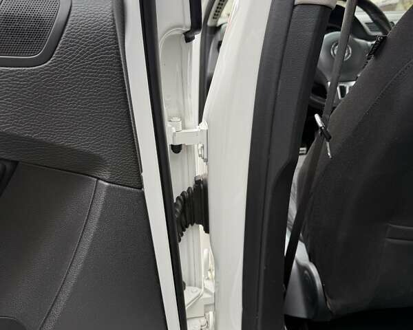 Белый Фольксваген Пассат, объемом двигателя 1.39 л и пробегом 174 тыс. км за 7500 $, фото 11 на Automoto.ua