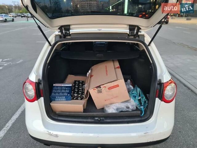 Белый Фольксваген Пассат, объемом двигателя 1.6 л и пробегом 264 тыс. км за 6350 $, фото 15 на Automoto.ua