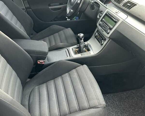 Білий Фольксваген Пассат, об'ємом двигуна 1.6 л та пробігом 285 тис. км за 6999 $, фото 22 на Automoto.ua