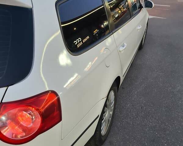 Белый Фольксваген Пассат, объемом двигателя 1.6 л и пробегом 264 тыс. км за 6350 $, фото 4 на Automoto.ua