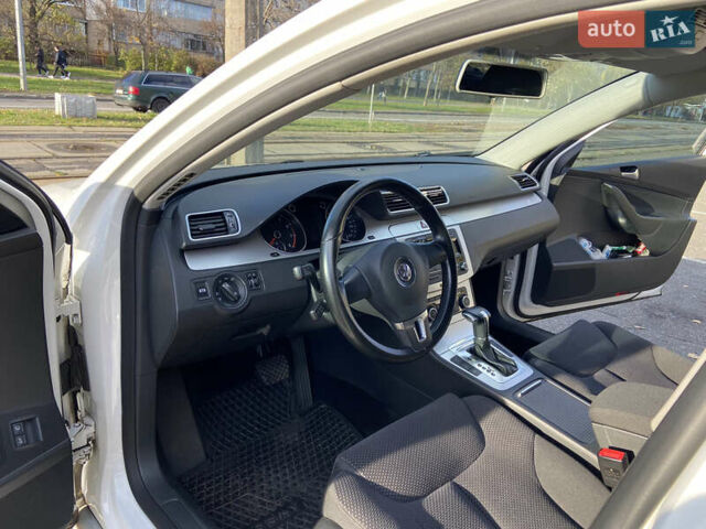 Белый Фольксваген Пассат, объемом двигателя 1.8 л и пробегом 130 тыс. км за 8800 $, фото 13 на Automoto.ua