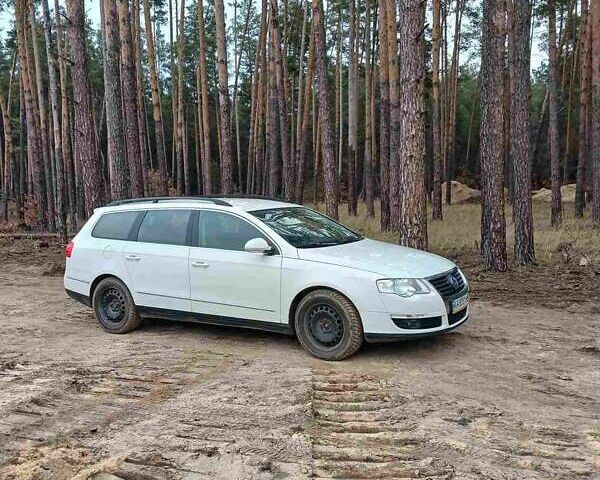 Белый Фольксваген Пассат, объемом двигателя 1.97 л и пробегом 321 тыс. км за 10000 $, фото 3 на Automoto.ua