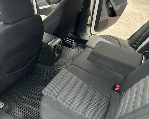 Білий Фольксваген Пассат, об'ємом двигуна 1.39 л та пробігом 315 тис. км за 5400 $, фото 17 на Automoto.ua