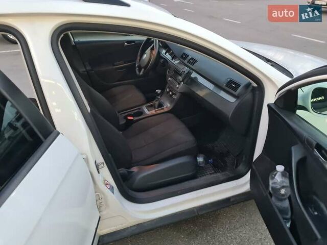 Белый Фольксваген Пассат, объемом двигателя 1.6 л и пробегом 264 тыс. км за 6350 $, фото 14 на Automoto.ua
