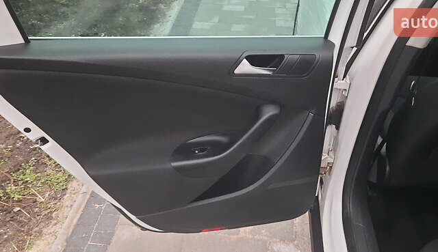 Белый Фольксваген Пассат, объемом двигателя 1.97 л и пробегом 370 тыс. км за 7900 $, фото 12 на Automoto.ua