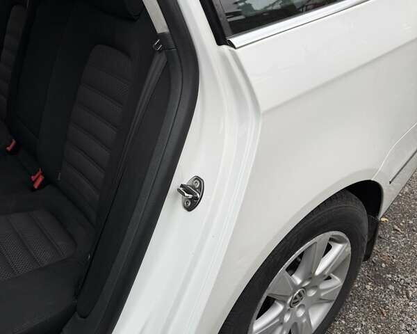 Белый Фольксваген Пассат, объемом двигателя 1.39 л и пробегом 174 тыс. км за 7500 $, фото 12 на Automoto.ua