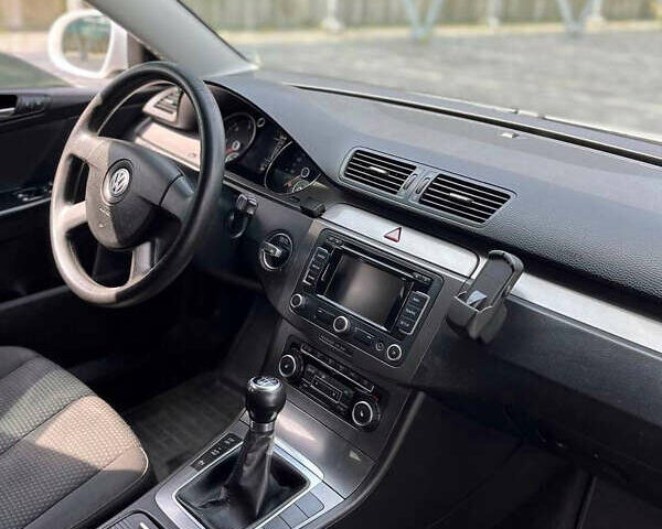 Белый Фольксваген Пассат, объемом двигателя 1.97 л и пробегом 290 тыс. км за 6600 $, фото 11 на Automoto.ua