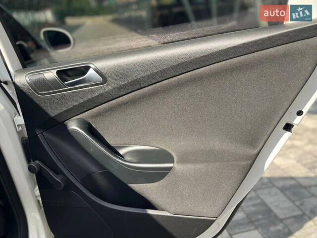 Белый Фольксваген Пассат, объемом двигателя 1.97 л и пробегом 290 тыс. км за 6600 $, фото 18 на Automoto.ua