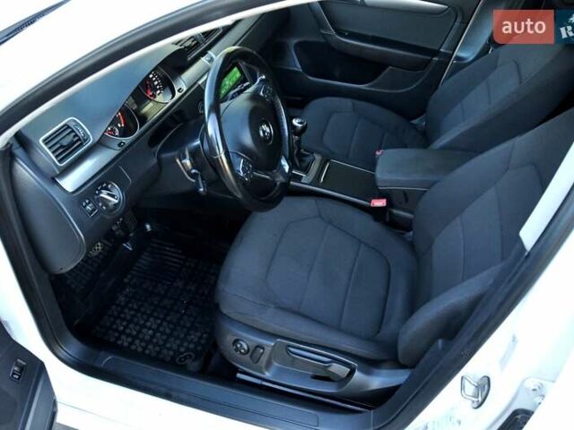 Білий Фольксваген Пассат, об'ємом двигуна 2 л та пробігом 220 тис. км за 7600 $, фото 14 на Automoto.ua