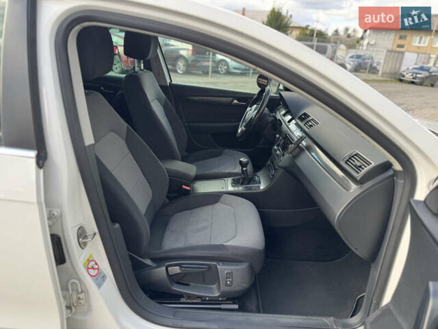 Белый Фольксваген Пассат, объемом двигателя 1.6 л и пробегом 240 тыс. км за 8000 $, фото 27 на Automoto.ua