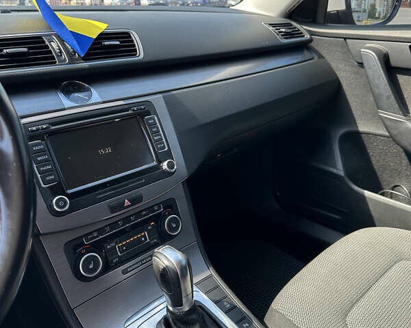 Белый Фольксваген Пассат, объемом двигателя 1.97 л и пробегом 235 тыс. км за 11700 $, фото 14 на Automoto.ua