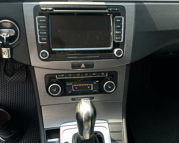 Белый Фольксваген Пассат, объемом двигателя 1.97 л и пробегом 235 тыс. км за 11700 $, фото 15 на Automoto.ua