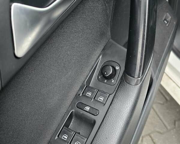 Белый Фольксваген Пассат, объемом двигателя 1.6 л и пробегом 234 тыс. км за 7500 $, фото 6 на Automoto.ua