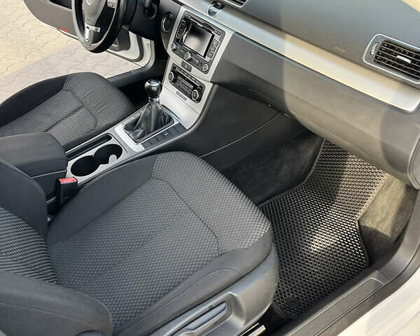 Білий Фольксваген Пассат, об'ємом двигуна 1.97 л та пробігом 288 тис. км за 9600 $, фото 16 на Automoto.ua