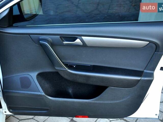 Білий Фольксваген Пассат, об'ємом двигуна 2 л та пробігом 220 тис. км за 7600 $, фото 25 на Automoto.ua