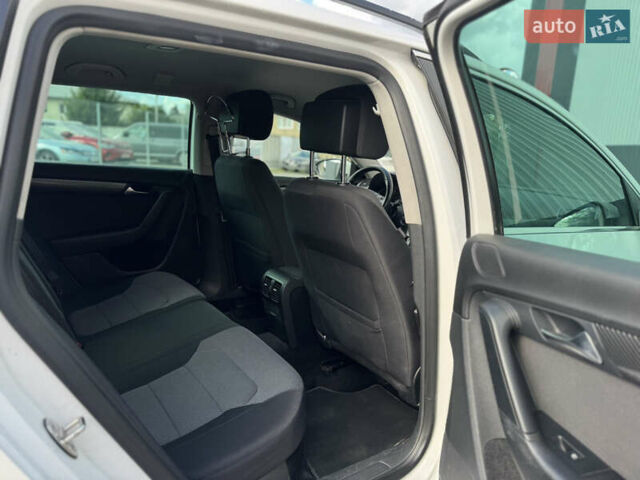 Белый Фольксваген Пассат, объемом двигателя 1.6 л и пробегом 240 тыс. км за 8000 $, фото 30 на Automoto.ua