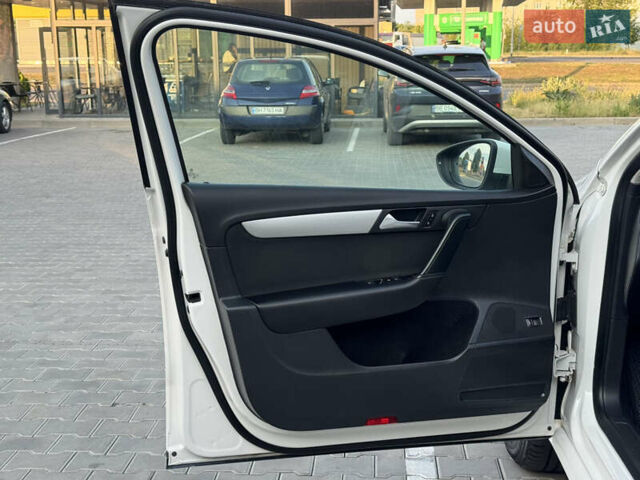 Білий Фольксваген Пассат, об'ємом двигуна 1.6 л та пробігом 220 тис. км за 9250 $, фото 10 на Automoto.ua