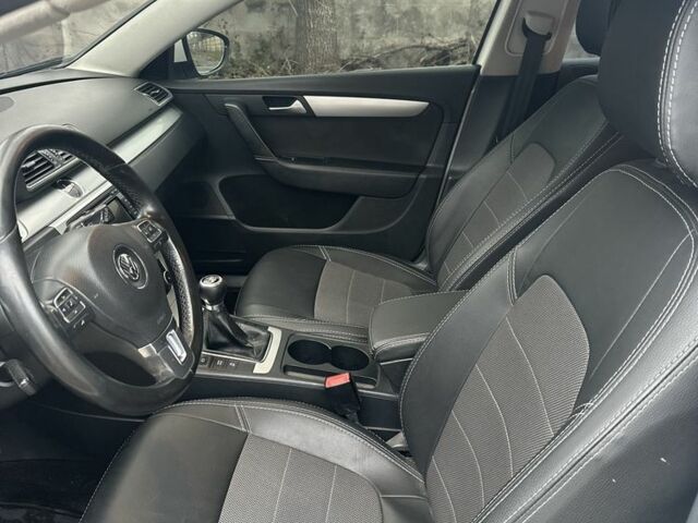 Белый Фольксваген Пассат, объемом двигателя 2 л и пробегом 297 тыс. км за 8000 $, фото 4 на Automoto.ua